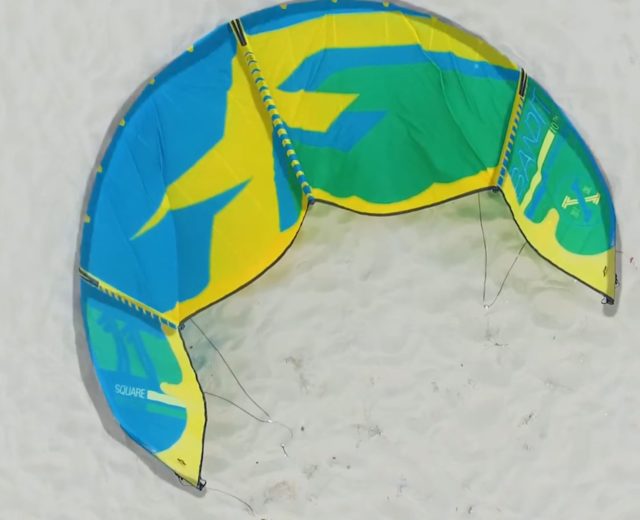 Pierwszy latawiec w kitesurfingu. Jak zaczyna się nauka